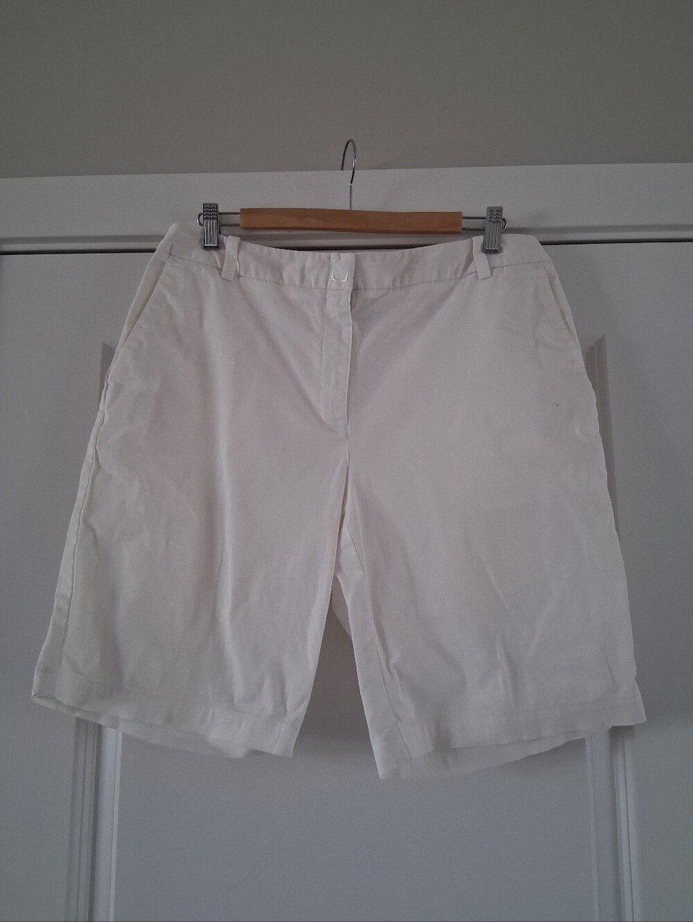GOLF SHORTS SIZE 14